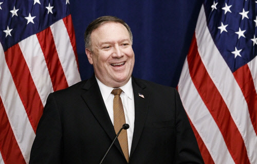 마이크 폼페이오 미국 국무장관이 31일(현지시간) 뉴욕 맨해튼 팰리스호텔에서 기자회견을 열고 김영철 북한 노동당 부위원장과의 회담 내용을 공개하고 있다. 연합뉴스